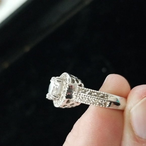 Ring - Picture 2 of 4